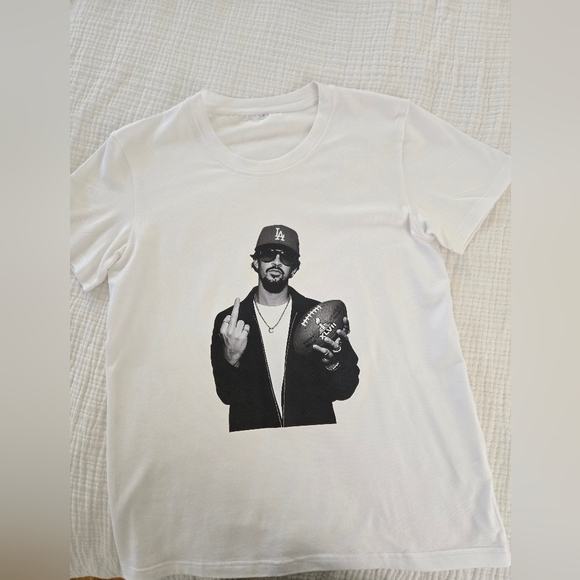 Graphic White Crewneck T-Shirt with B/W Photo Print - Bad Bunny Superbowl Theme - Picture 3 of 3